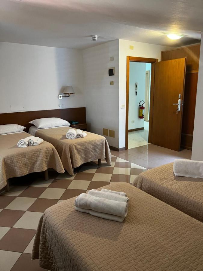 Hotel Trieste Riccione Exterior foto